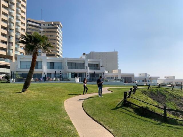 Beachfront Condo W Pools Steps To Beach & Mins To Dt Rosarito Eksteriør bilde